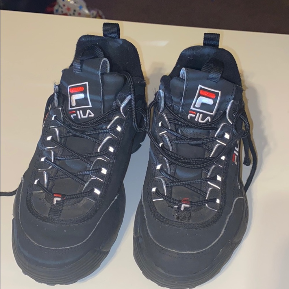 Fila sneakers size 5 girls
